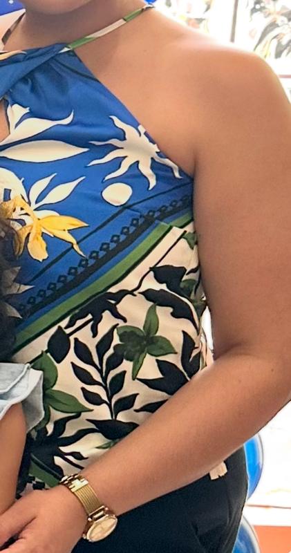 Zipper exposed here.