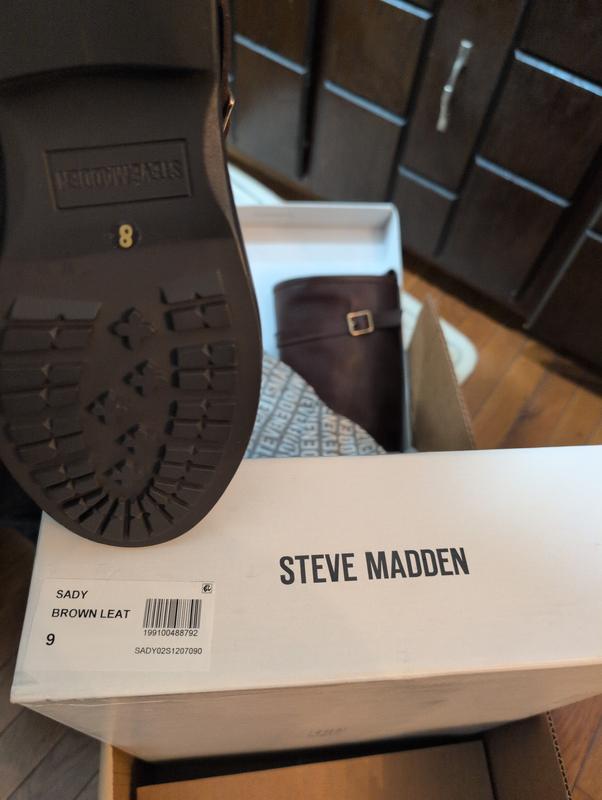 The box and the boot are different sizes.