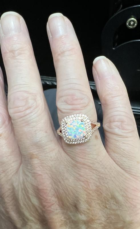 The pictures do not do this piece any justice!! It’s definitely a statement piece!!