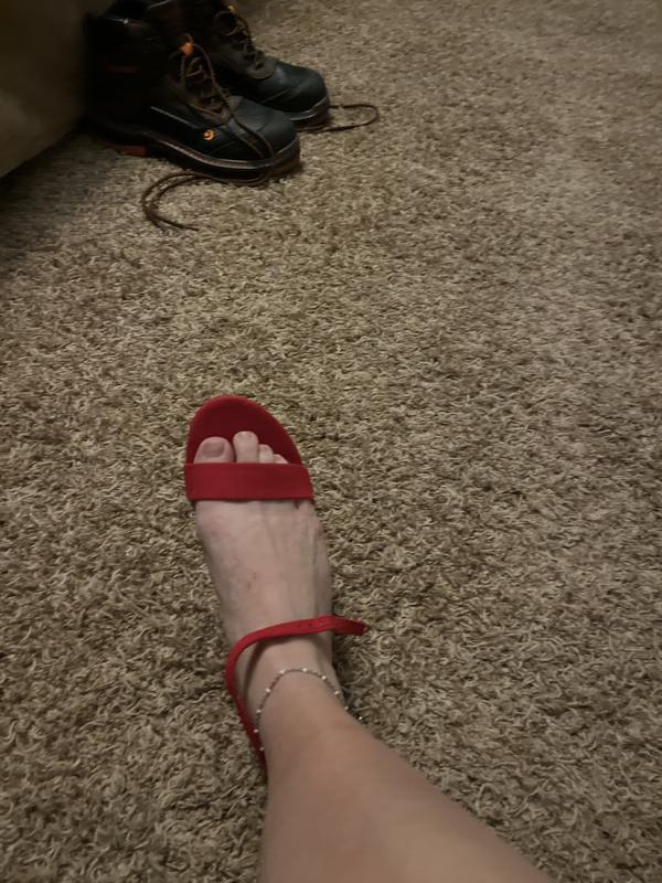 Ordered size 8 but easily could have worn a 7.5. Runs large.