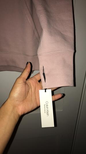 slits for thumb on ends of sleeves