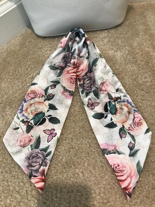 Purse & scarf set.