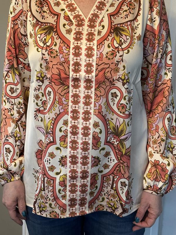 JM Collection Women's Long Sleeve Printed V-Neck Satin Top