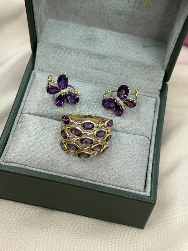 It matches my ring from Effy as well. Love it!!!