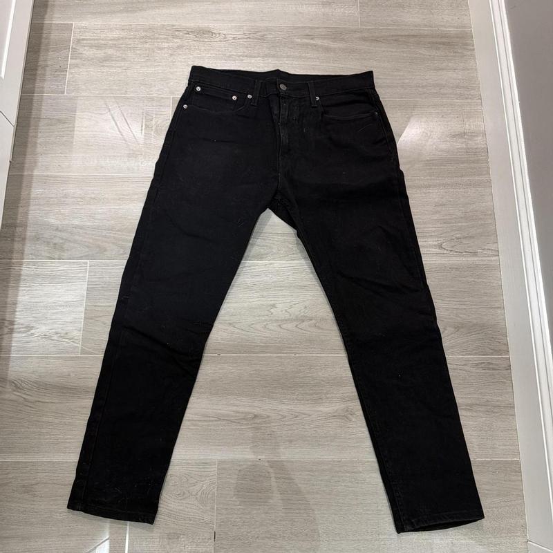 Tapered Perfection  Display Jeans Laid Flat, Highlighting Slim Thigh To Tapered Ankle Silhouette With Clean Lines And Precise Fit Details.