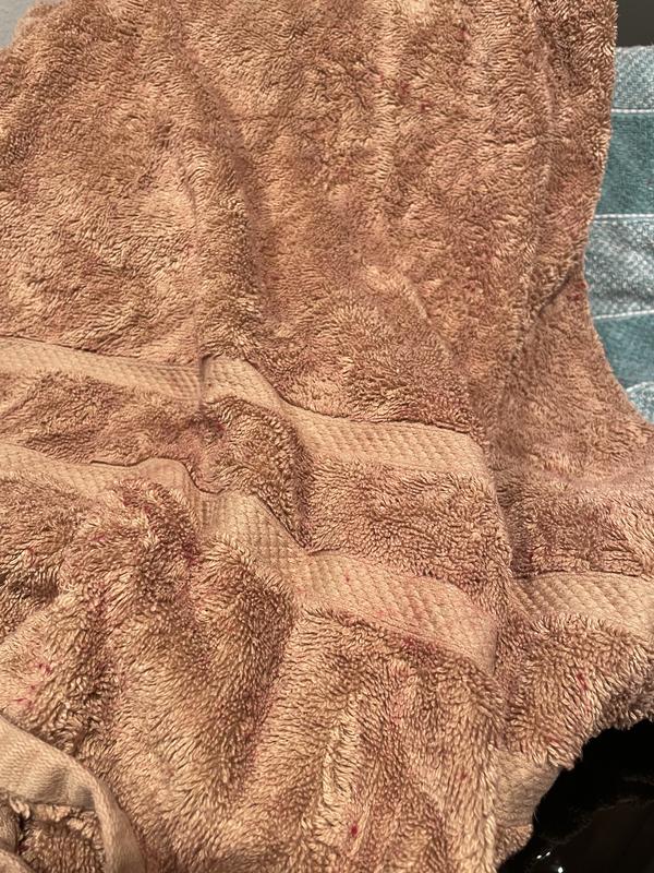 Beige Towel in Pic 1 & 4 (in color)