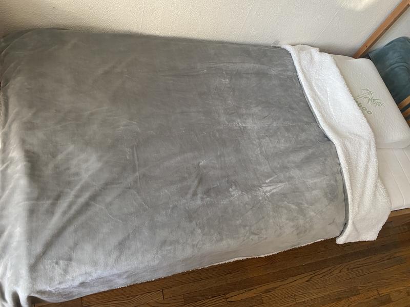 UGG Avery Reversible Throw 50 x 70 Bedding