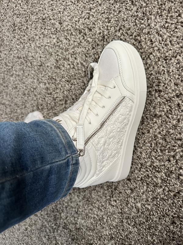 Customer carousel item 3.