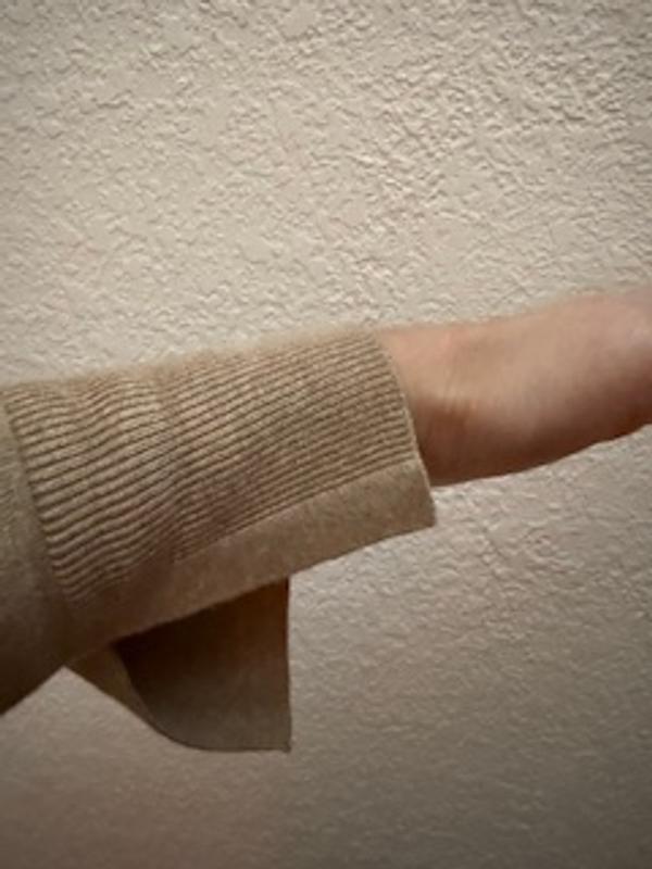 The slit feature at the cuff.