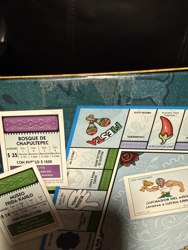 Looks like pre owned and and sale as new.