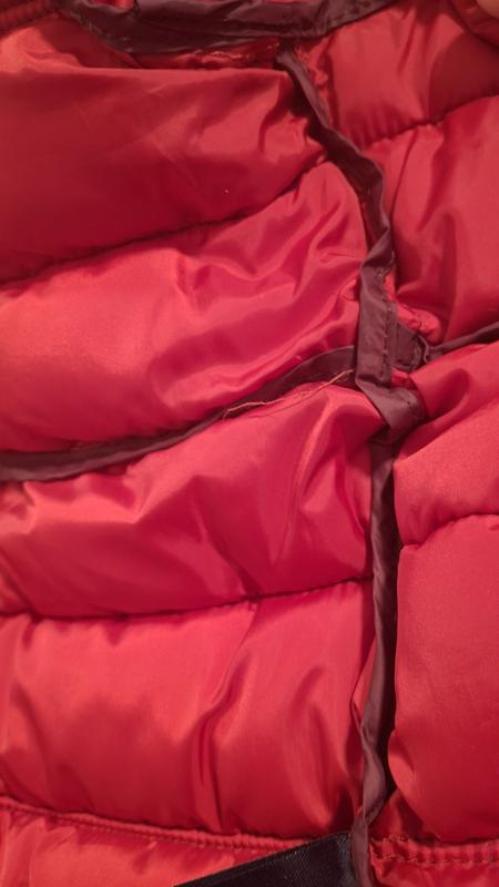 Loose threads throughout the inner lining