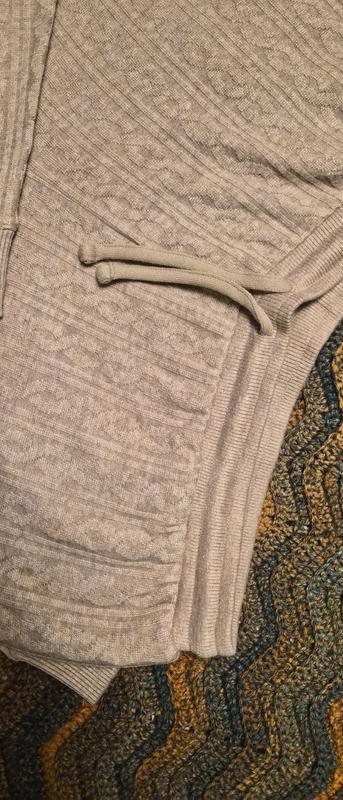 nice tie at elastic waist. soft material