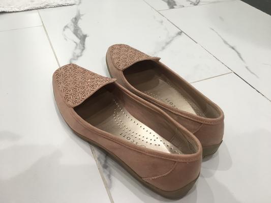 Inner sole of shoe with gold lining and perforations allowing the shoes to breathe