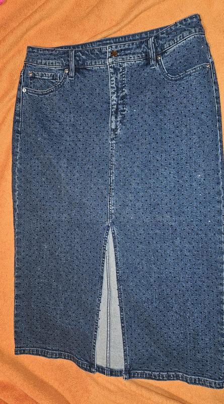 Color under different lighting, measurements size 14 & slit length, blue rhinestones close-up. Couldn't get a photo on me at the right angle; it's to my ankles as a shorty.