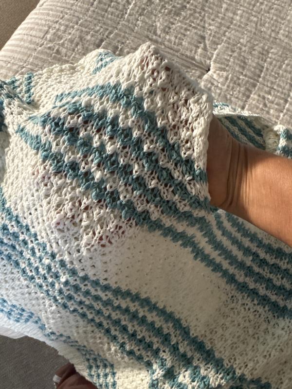 Juniors' Iyla V-Neck Long-Sleeve Cotton Sweater