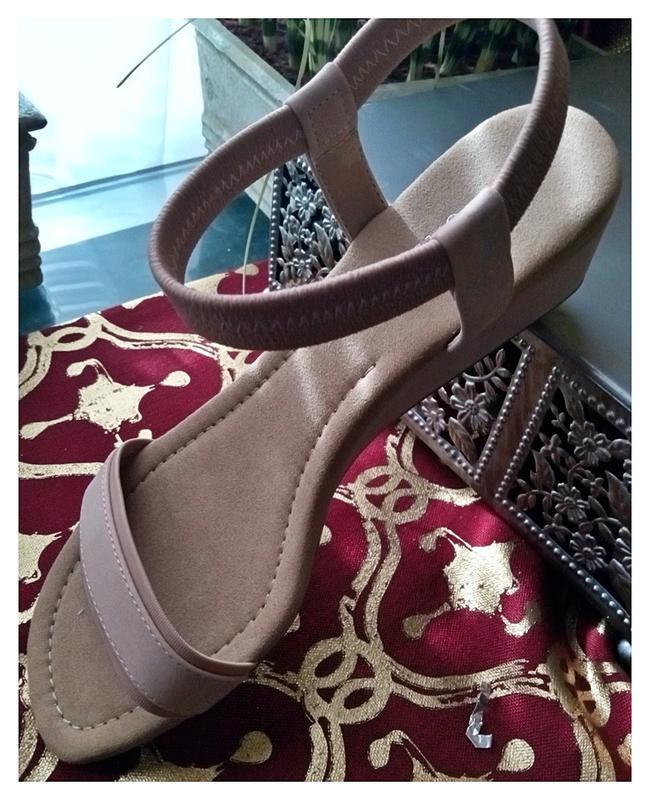 Slip on style, no fastener