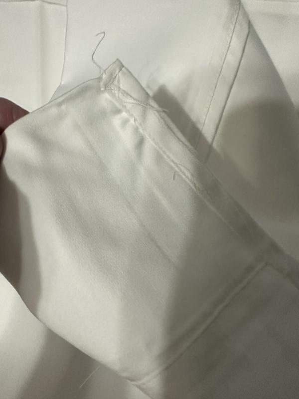 Loose threads on set