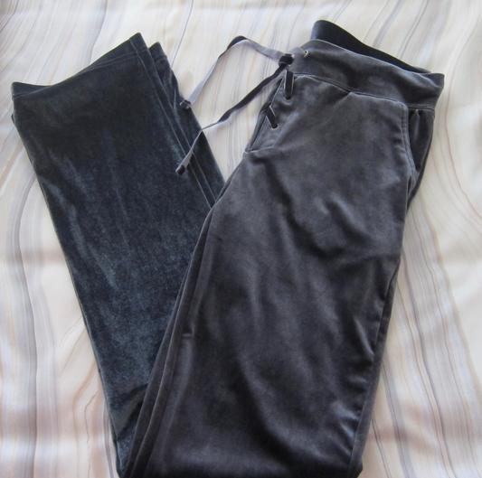 Beautiful velour color - straight leg