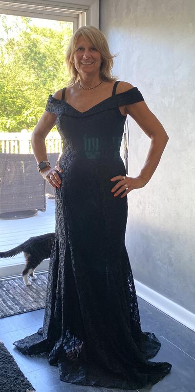 As you can see, it’s long. I’m 5’ 4 1/2” and barefoot. This is a size 8.