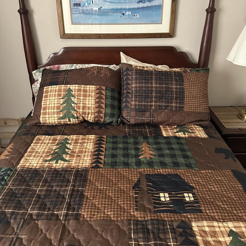 Pillow shams don't match at all and don't cover standard pillows placed behind them