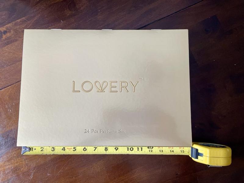 Beautiful gift box to display the 24 different scents.