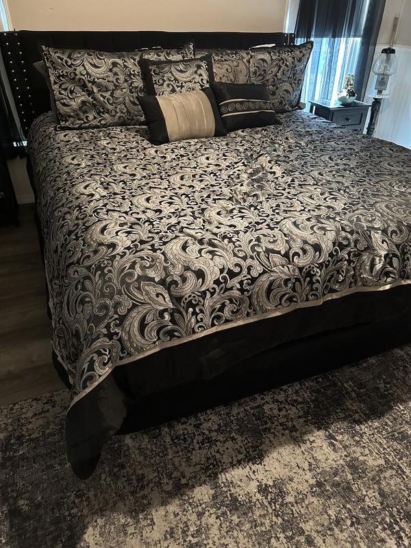 No box spring on my bed it’s a platform bed and the comforter still doesn’t fit right.