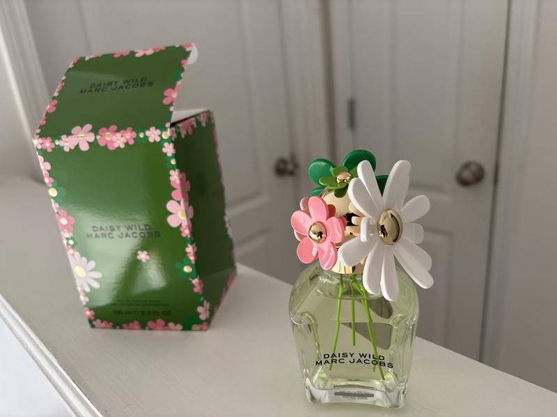 The 3.3oz and box it came in.