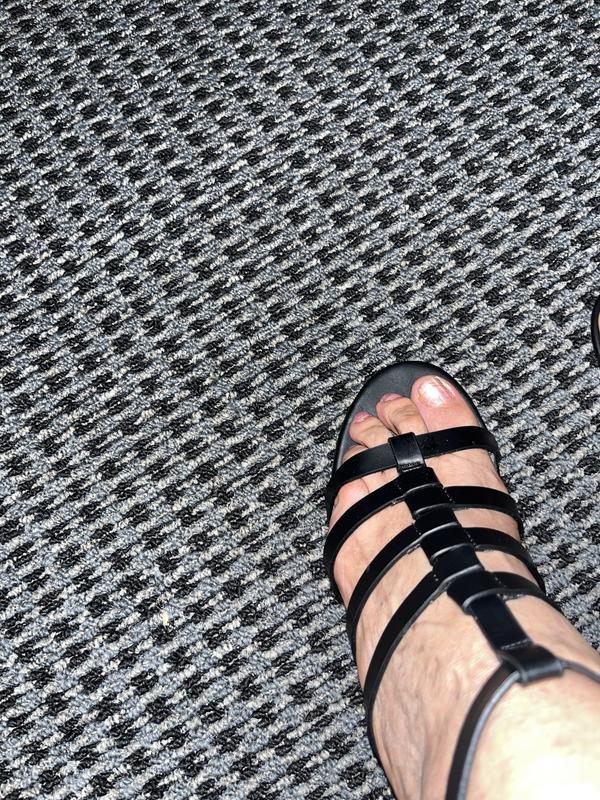 2. Left foot shoe little toe with strap