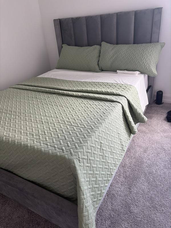 Customer carousel item 3.