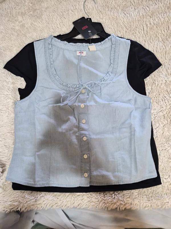 Sitting on top of an under armour small stretchable top-- the levi top does not give at all