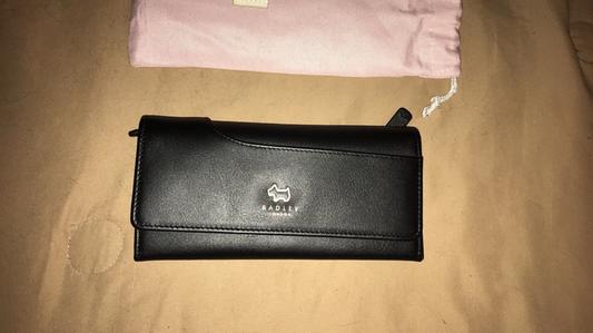 front of wallet, has scottie dog emblem