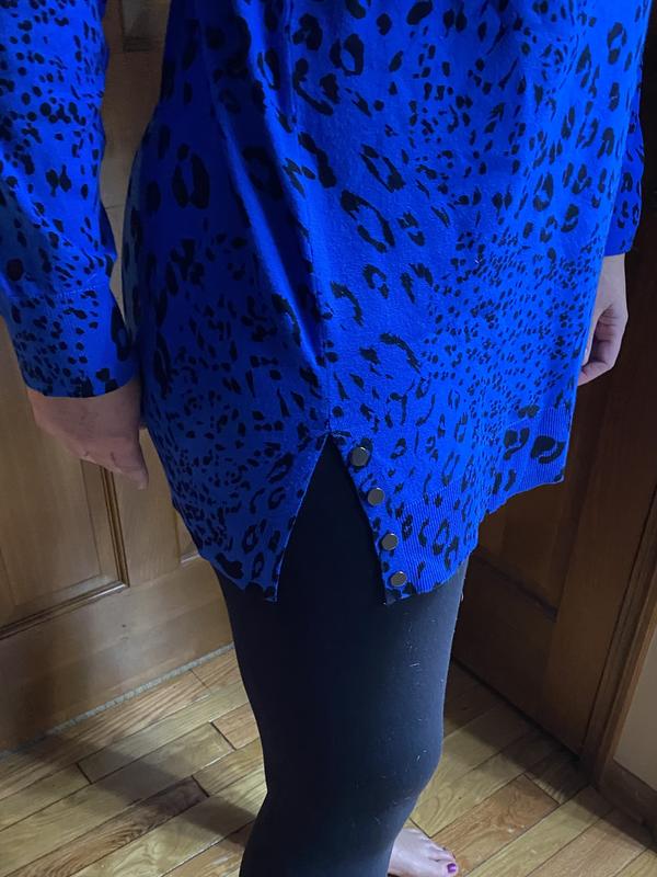 Side view, showing embellishments