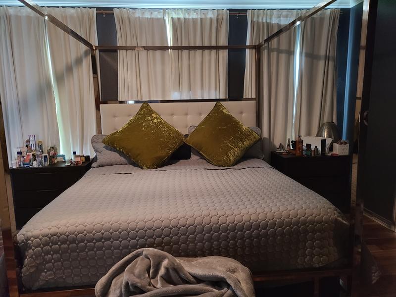 Pay no attention to our nightstands 🤣