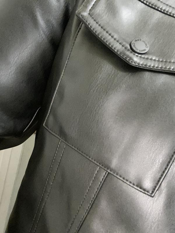 Front pockets add style