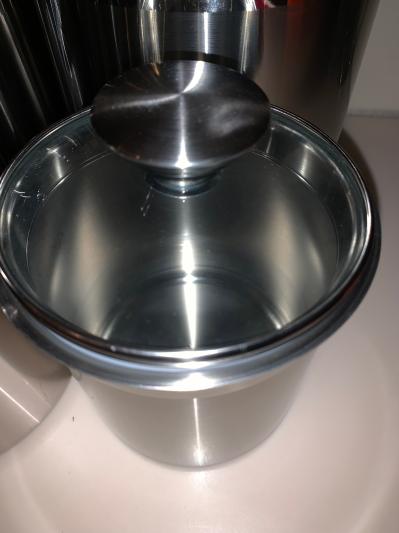 Showing the clear lid