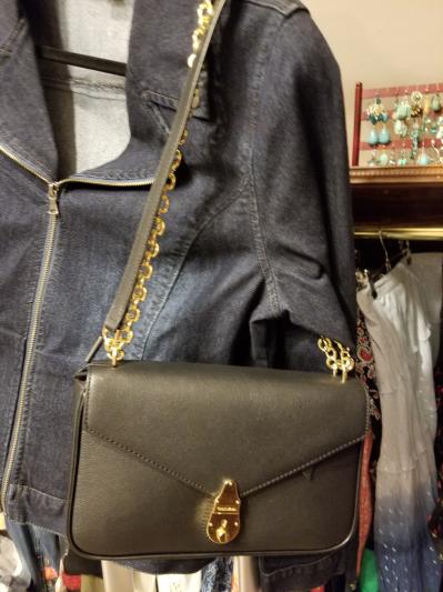 Worn as shoulder bag