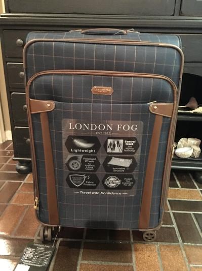 Front w/ 2 zippered compartments