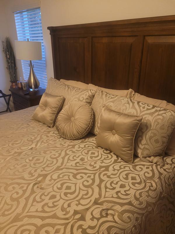 Customer carousel item 4.