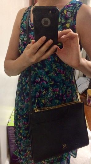 For reference, I'm 5'2 size 0-2. This picture doesn't do the bag justice.