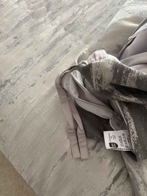 Ties to keep comforter from shifting