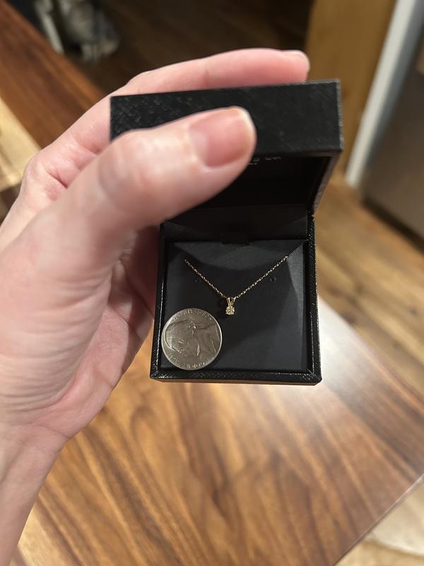 Round-Cut Diamond Pendant Necklace in 10k Yellow or White Gold (1/10 ct. t.w.)