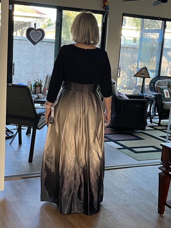 The dress did come very, very wrinkled but I’m sure that it would have steamed right out.