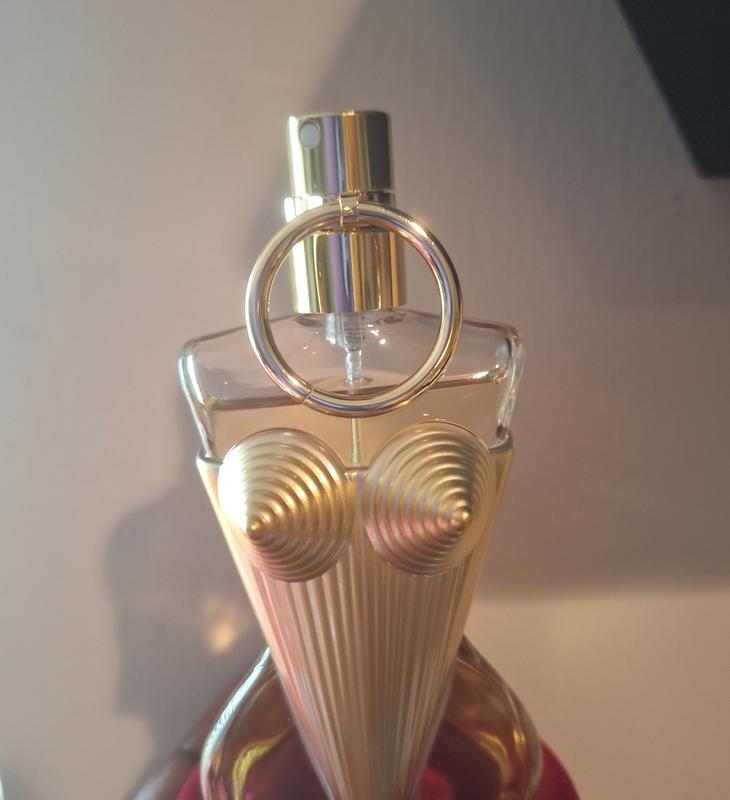 Right after opening, some perfume is visibly missing!