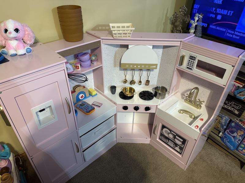 Big kitchen and is cute