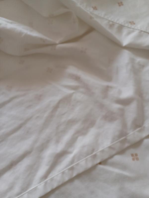 Pattern is on one side only.