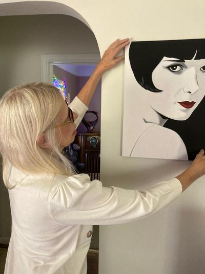 Sleeve and shoulder detail