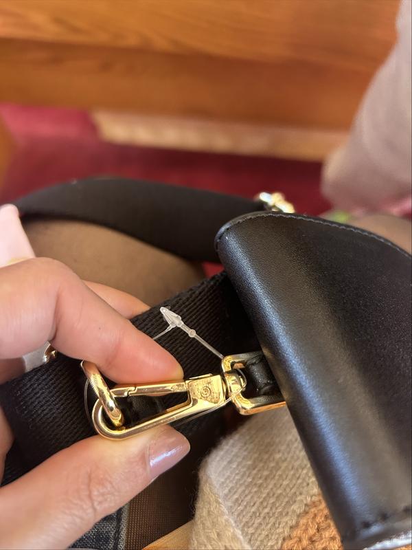 The clasp came scratched and poorly finished,