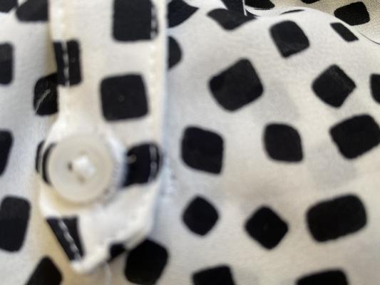 Secure cuff but difficult to button