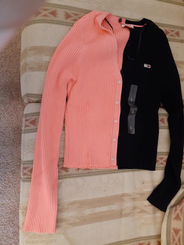 Color block V-necked sweater