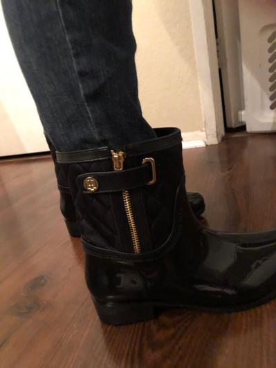 Lots of room even with skinny jeans tucked in